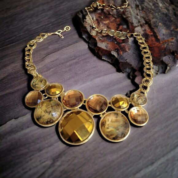 Y2K Golden Tone Reflective Statement Necklace - Chic Vintage Accessory - Picture 2 of 10